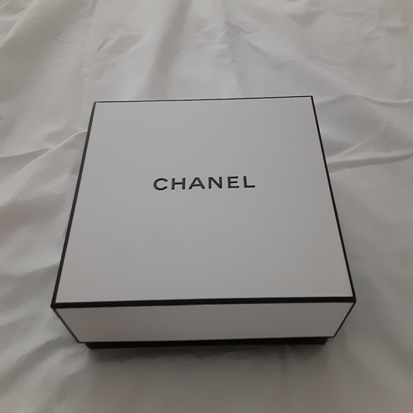 CHANEL Cat Eye Sunglasses - Picture 4 of 9